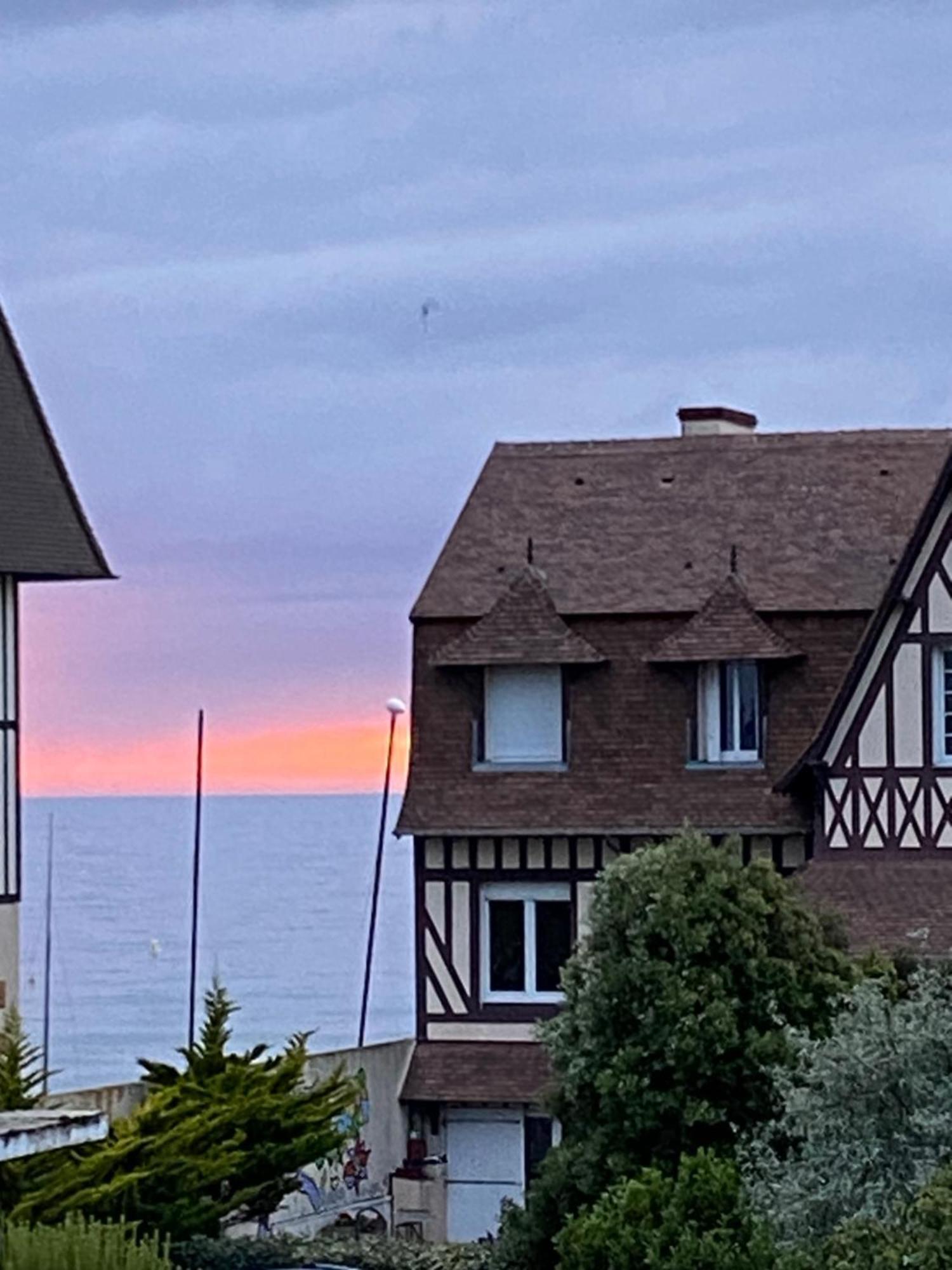 Appartement 65M2 Avec Balcon Vues Partielles Mer A 150M De La Plage Et Centre, Wifi Et Parking Prive Blonville-sur-Mer Esterno foto