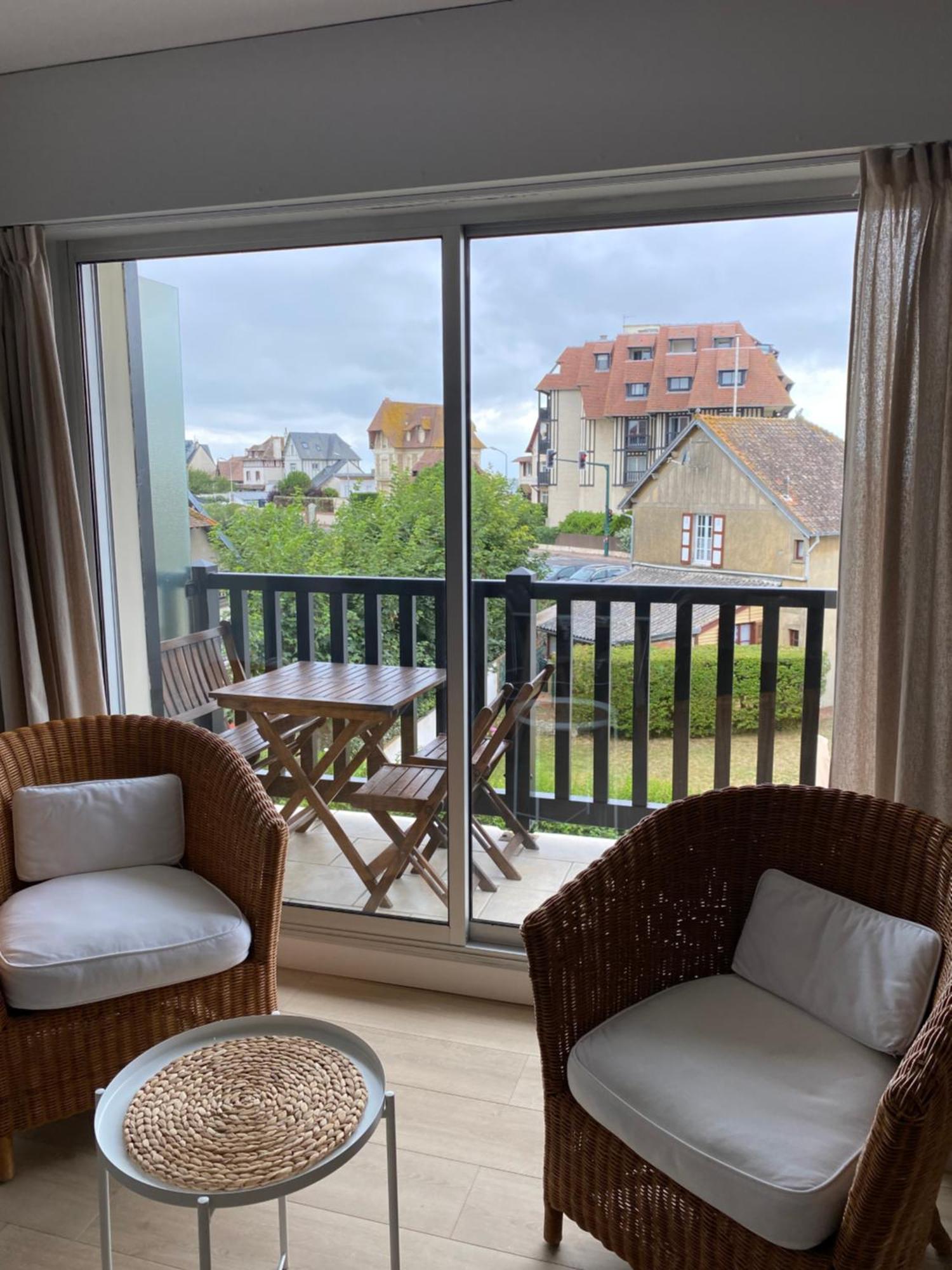 Appartement 65M2 Avec Balcon Vues Partielles Mer A 150M De La Plage Et Centre, Wifi Et Parking Prive Blonville-sur-Mer Esterno foto